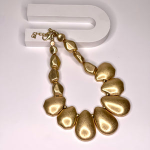 Short necklace, with chunky matte gold stations