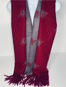Reversible, cashmere-feel bee print scarf in red / grey
